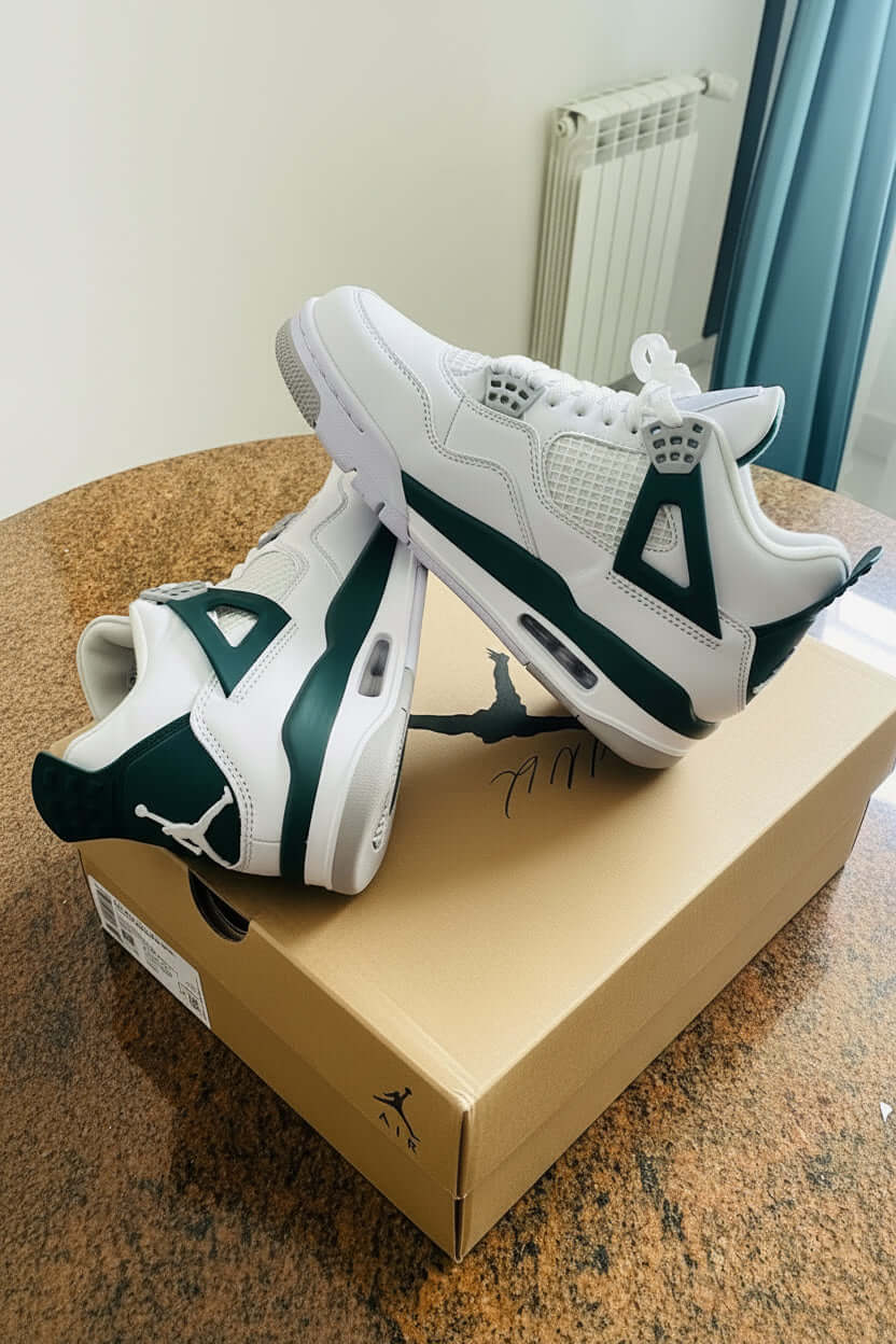 Scarpe Jordan per sport, sneakers bianche e verdi su scatola, design innovativo per performance atletica.