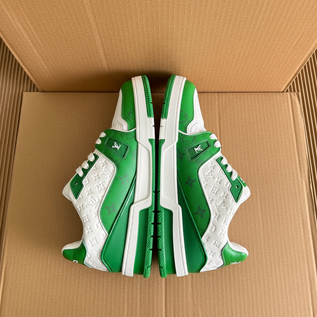 Scarpe louis vuitton alta moda in verde e bianco, mostra un design elegante e materiali di alta qualità.