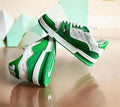 Scarpe Louis vuitton alta moda in verde e bianco, eleganti e lussuose, design all'avanguardia e materiali di alta qualità.