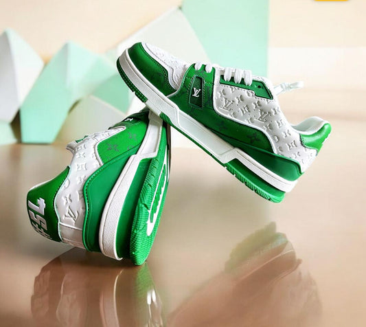 Scarpe Louis vuitton alta moda in verde e bianco, eleganti e lussuose, design all'avanguardia e materiali di alta qualità.