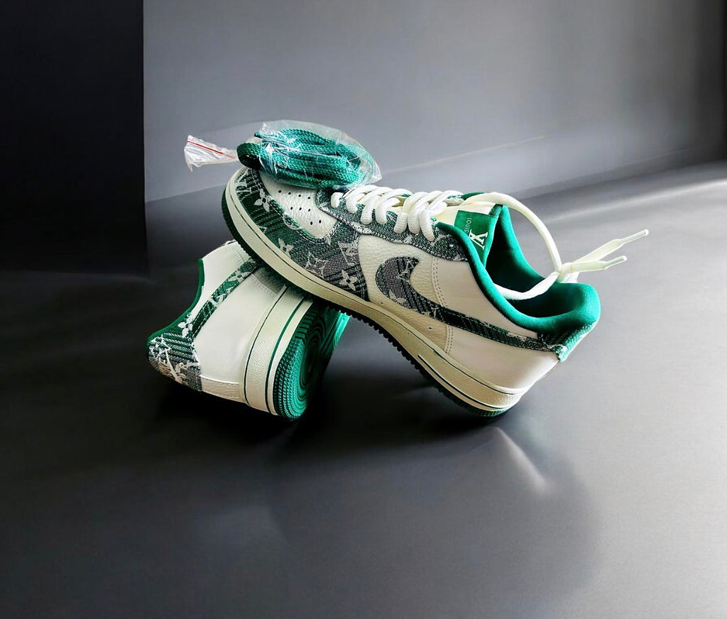 Scarpe sportive Nike con design verde e bianco, perfette per prestazioni sportive eccellenti.